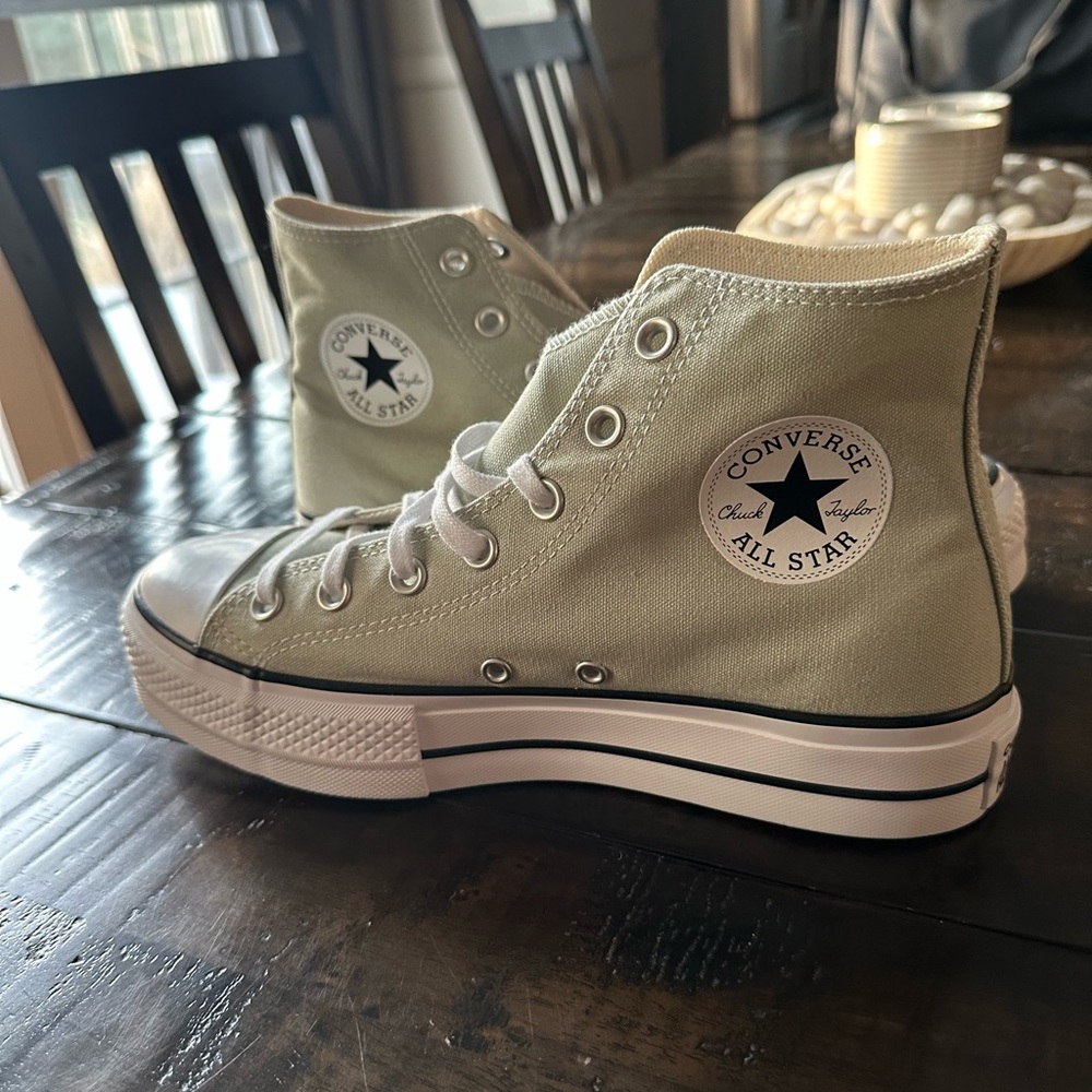 Brand new Platform Converse